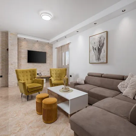 Lemily - Five Bedroom With Swimming Pool * Matulji