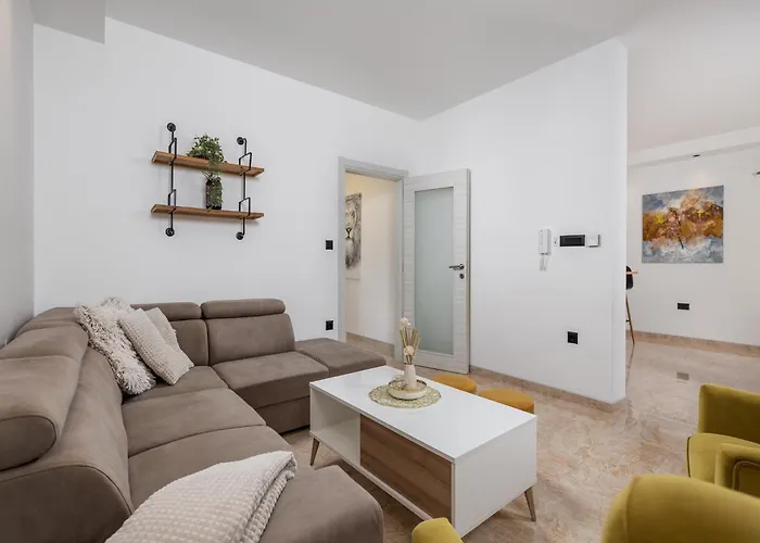 Lemily - Five Bedroom With Swimming Pool * מטולי