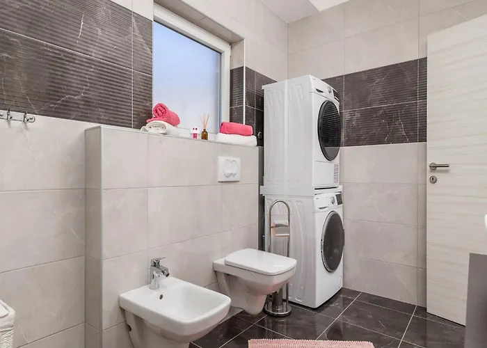 וילה Lemily - Five Bedroom With Swimming Pool *