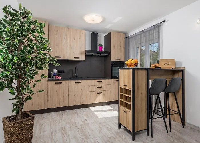 וילה Lemily - Five Bedroom With Swimming Pool