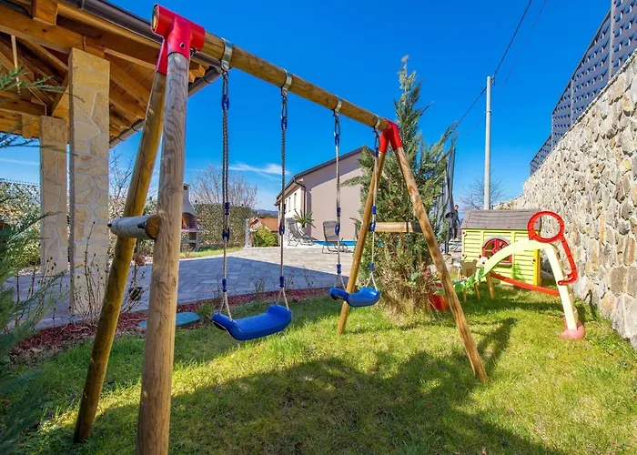 וילה Lemily - Five Bedroom With Swimming Pool מטולי