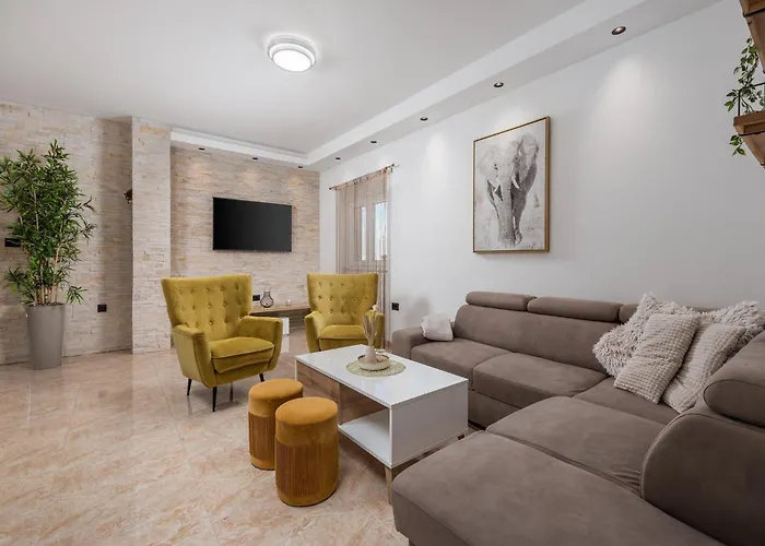 Lemily - Five Bedroom With Swimming Pool * מטולי