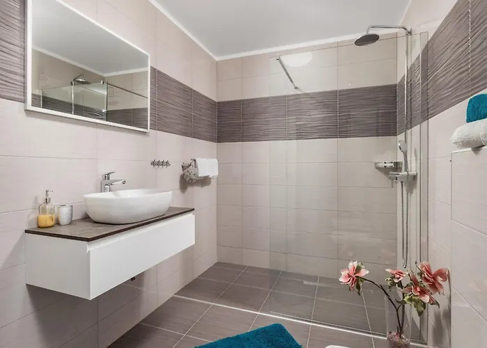 וילה Lemily - Five Bedroom With Swimming Pool