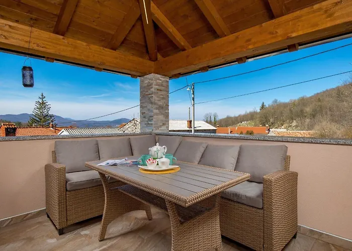 Lemily - Five Bedroom With Swimming Pool וילה