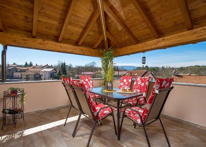 וילה Lemily - Five Bedroom With Swimming Pool *