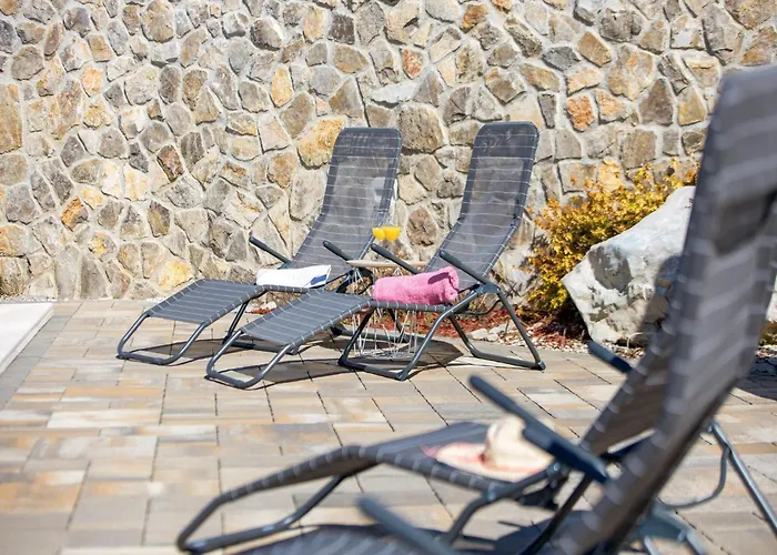 וילה Lemily - Five Bedroom With Swimming Pool מטולי