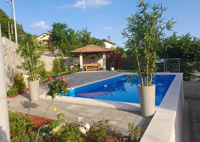 וילה Lemily - Five Bedroom With Swimming Pool *