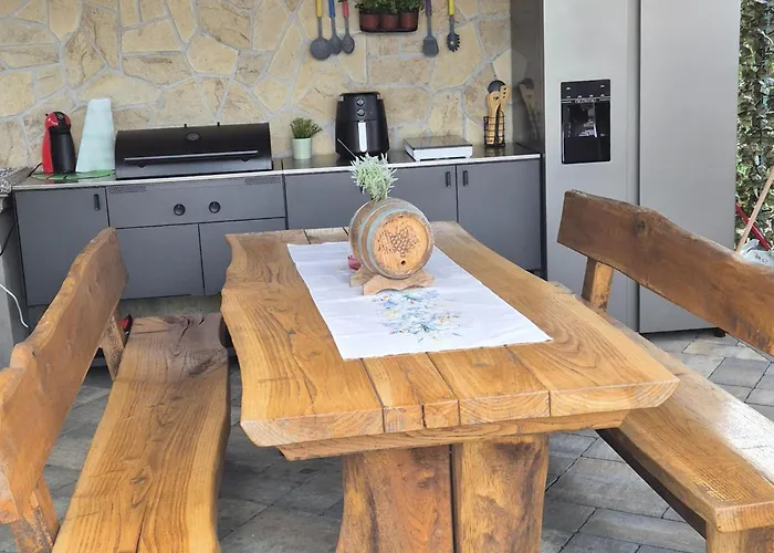 וילה Lemily - Five Bedroom With Swimming Pool *
