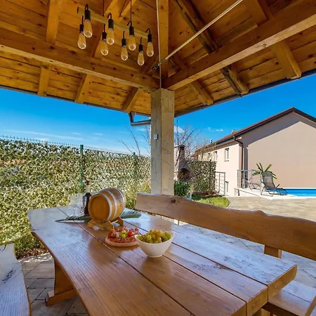 Lemily - Five Bedroom With Swimming Pool Matulji