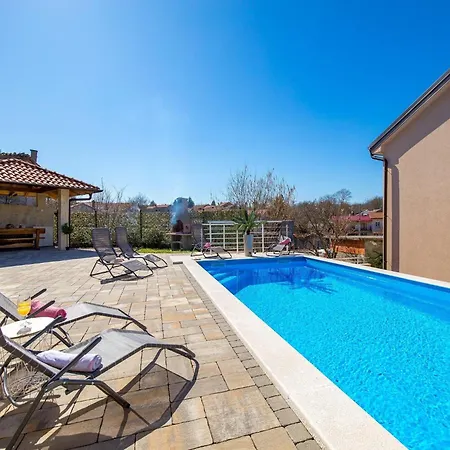 Lemily - Five Bedroom With Swimming Pool Villa Matulji