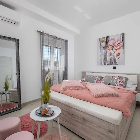 Villa Lemily - Five Bedroom With Swimming Pool Matulji